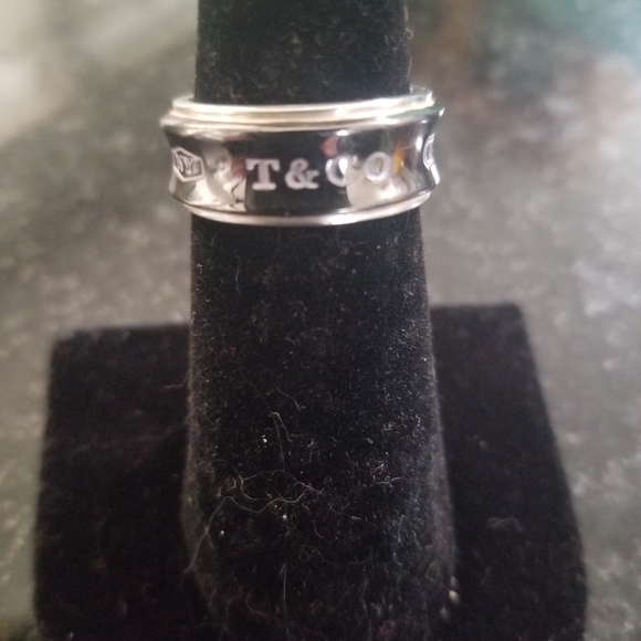 Return to Tiffany sterling silver ring - Picture 3 of 3